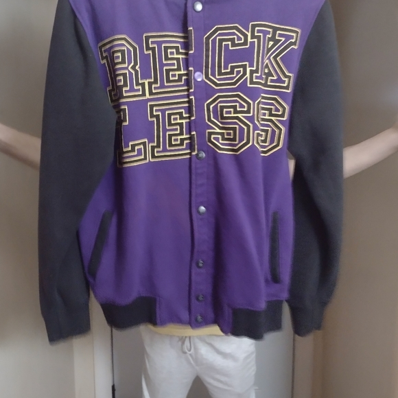 Sweat shirt jacket Young and reckless size medium - Picture 2 of 6